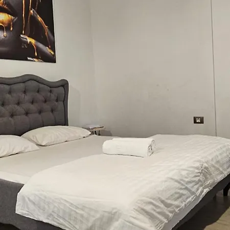 Luxury Alezzi Beach Piscina Incalzita Sauna Jacuzzi Parking Lägenhet